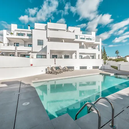 Luxurious Townhouse With View, 3 Terraces And Pool 別荘