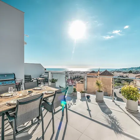 別荘 Luxurious Townhouse With View, 3 Terraces And Pool