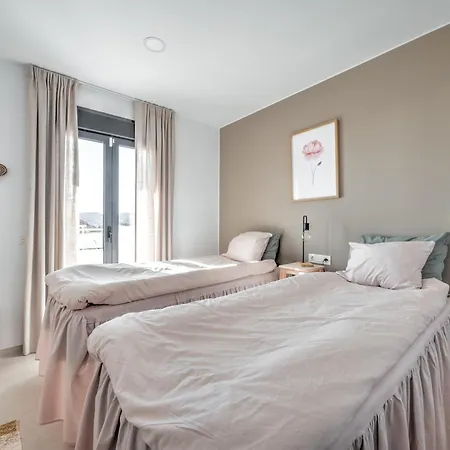 Luxurious Townhouse With View, 3 Terraces And Pool 別荘 ネルハ